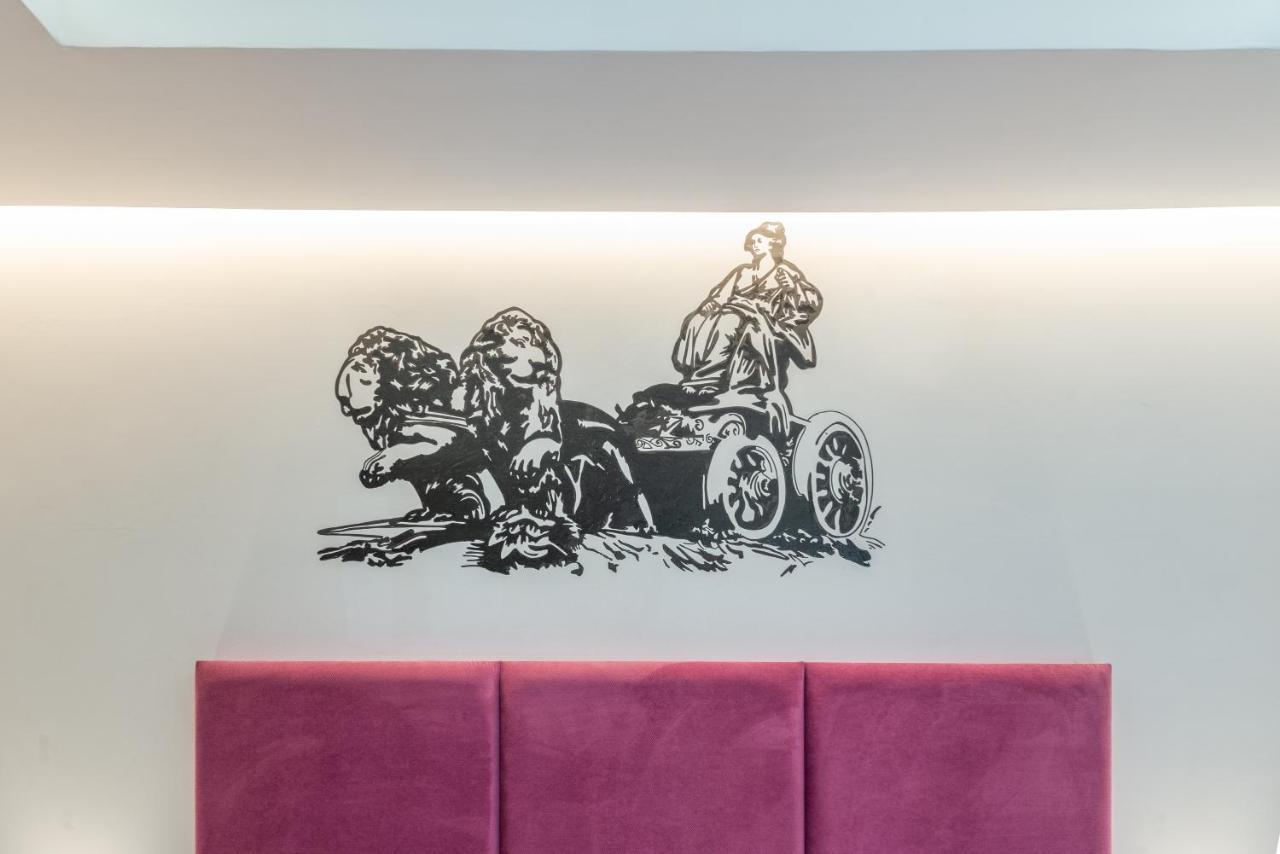 The Heart Of The City, Sol, By Monaro***** Madrid Extérieur photo
